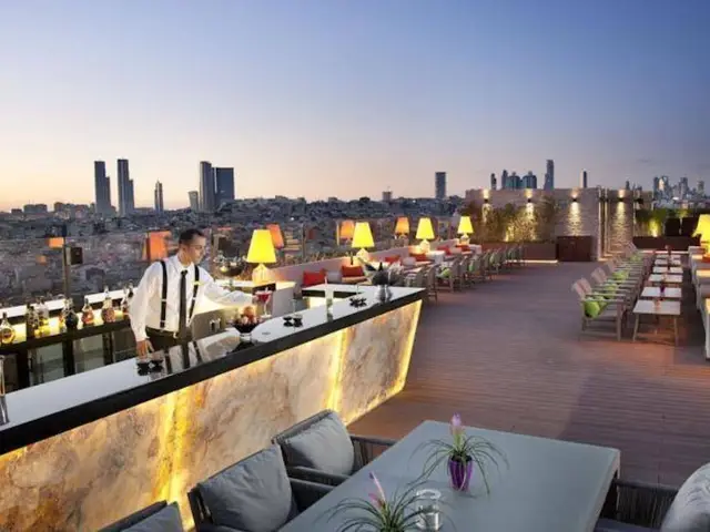 A Taste of Istanbul's Nightlife: Top Bars, Clubs, and Rooftop Lounges